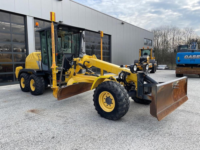 New Holland F 106.6 - Gréder: 2 kép. New Holland F 106.6 - Gréder: 2 kép.