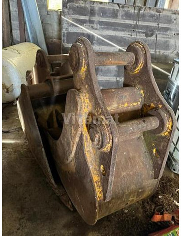 Volvo EC220 - Kanál: 5 kép. Volvo EC220 - Kanál: 5 kép.