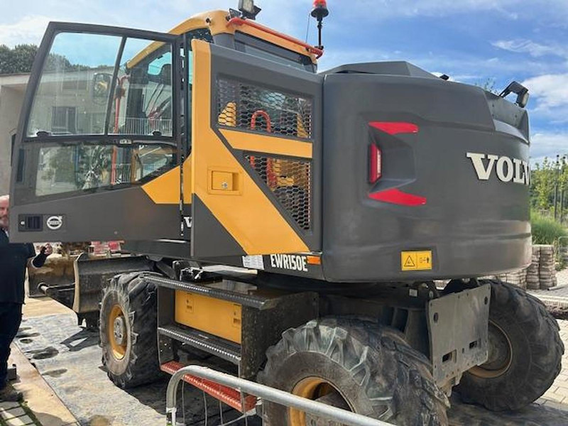 Volvo EWR150E - Kotrógép: 2 kép. Volvo EWR150E - Kotrógép: 2 kép.