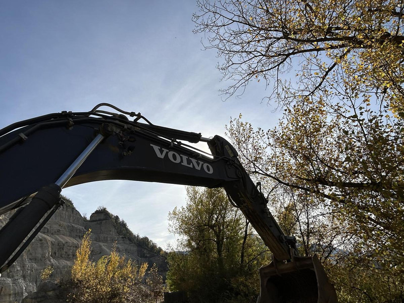 Volvo Ec360CL - Lánctalpas kotró: 2 kép. Volvo Ec360CL - Lánctalpas kotró: 2 kép.