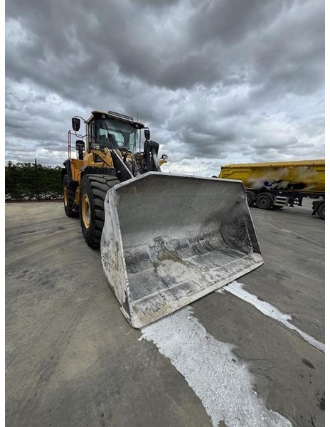 Volvo L150H - Rakodógép: 1 kép. Volvo L150H - Rakodógép: 1 kép.