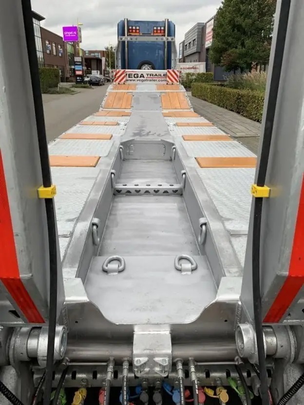 4 AXLE GERMANO TYPE LOWLOADER VEGA TRAILER - Félpótkocsi mélybölcsős: 3 kép. 4 AXLE GERMANO TYPE LOWLOADER VEGA TRAILER - Félpótkocsi mélybölcsős: 3 kép.
