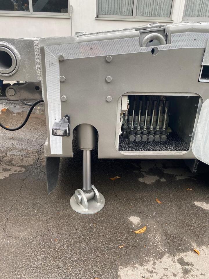 4 AXLE GERMANO TYPE LOWLOADER VEGA TRAILER - Félpótkocsi mélybölcsős: 5 kép. 4 AXLE GERMANO TYPE LOWLOADER VEGA TRAILER - Félpótkocsi mélybölcsős: 5 kép.