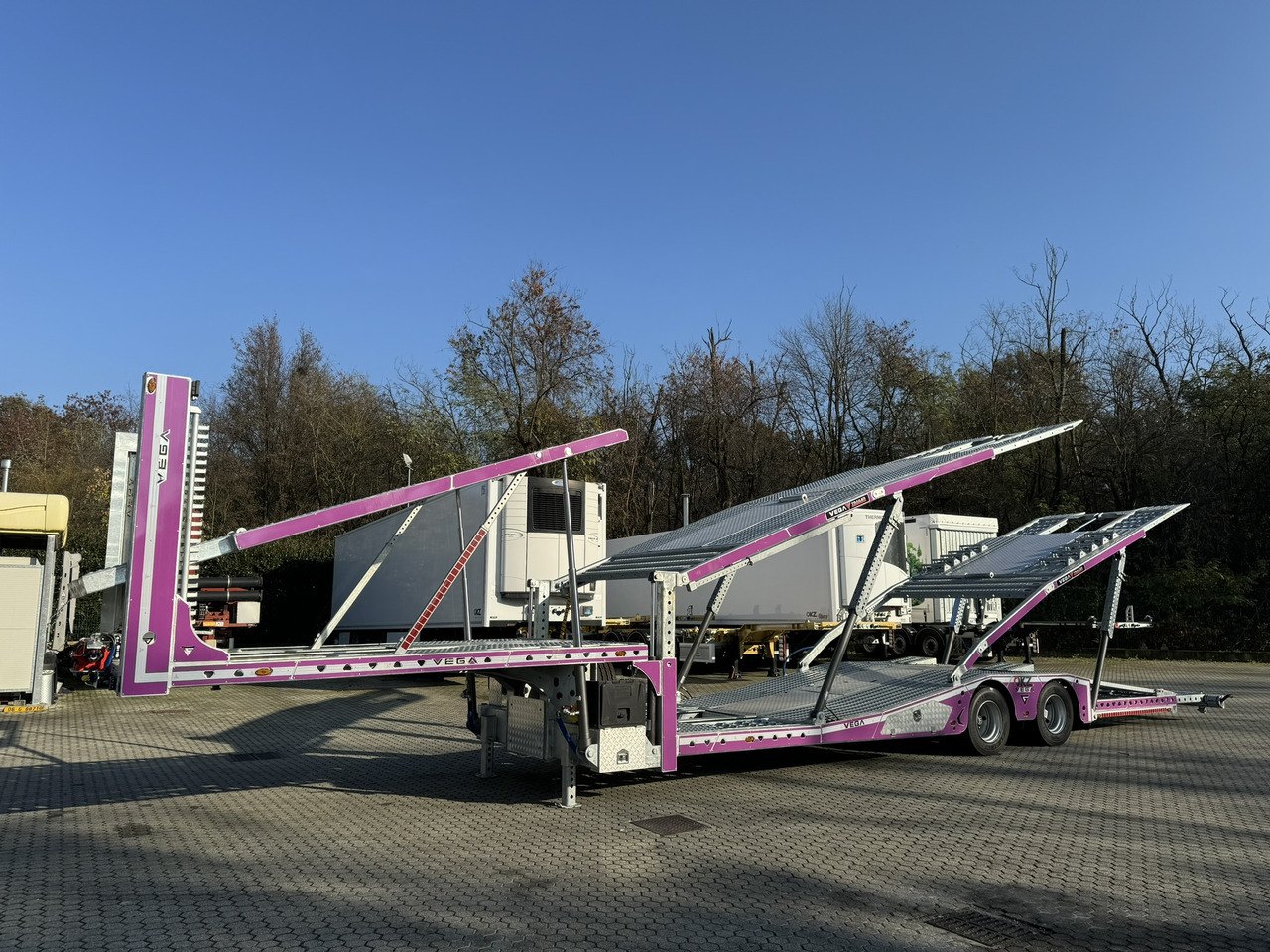 Vega Trailer 2 Axle Jeep Transporter (Vehicles) - Félpótkocsi autószállító: 4 kép. Vega Trailer 2 Axle Jeep Transporter (Vehicles) - Félpótkocsi autószállító: 4 kép.