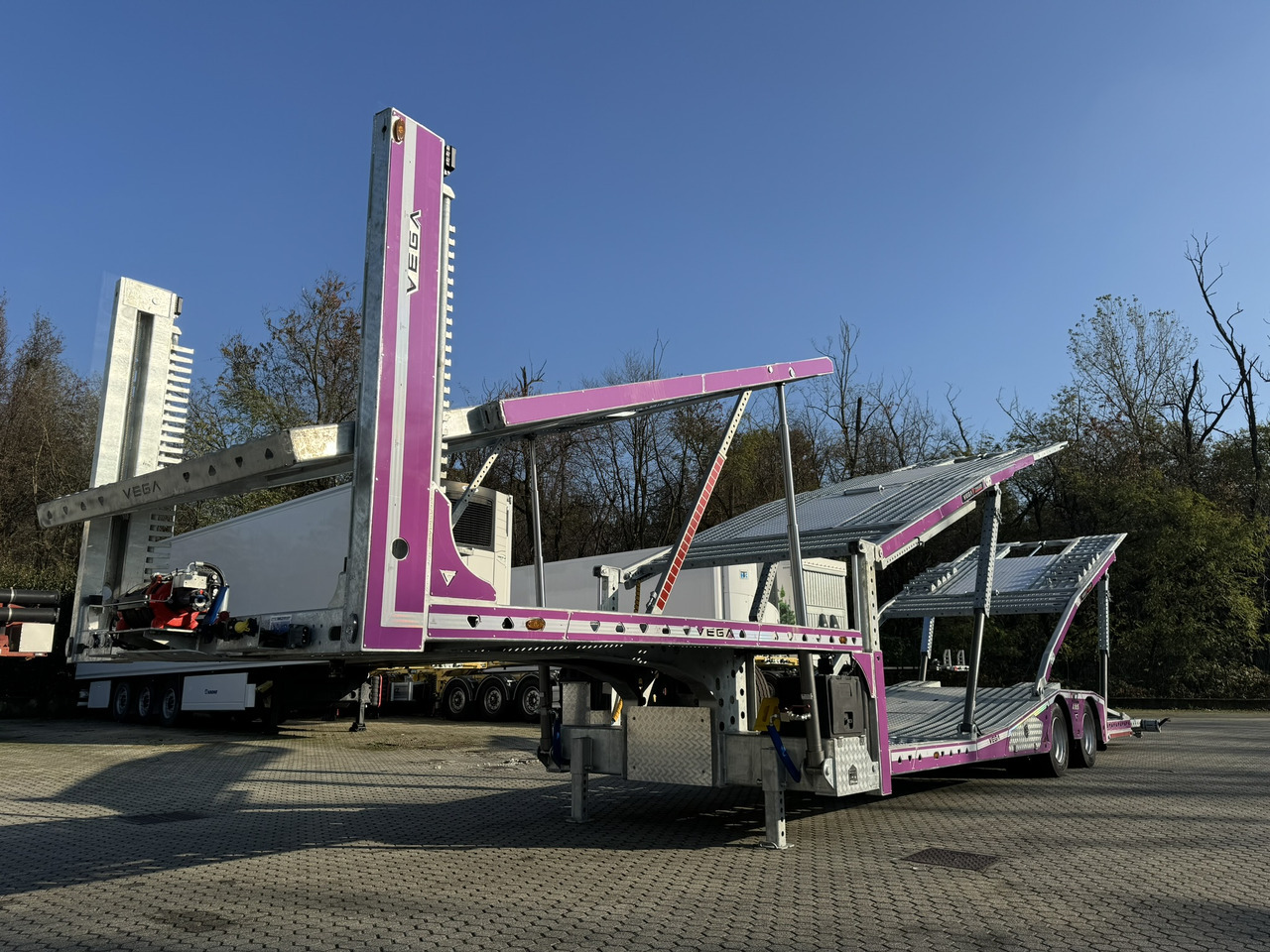 Vega Trailer 2 Axle Jeep Transporter (Vehicles) - Félpótkocsi autószállító: 2 kép. Vega Trailer 2 Axle Jeep Transporter (Vehicles) - Félpótkocsi autószállító: 2 kép.