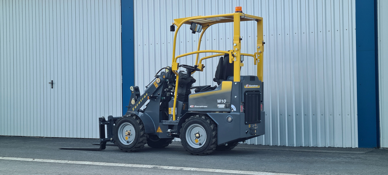 Eurotrac W10 Radlader Hoflader - Derékcsuklós rakodó: 2 kép. Eurotrac W10 Radlader Hoflader - Derékcsuklós rakodó: 2 kép.