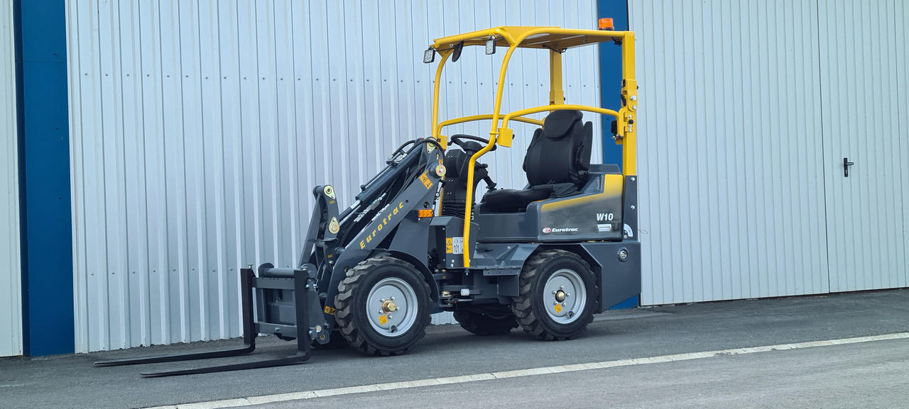Eurotrac W10 Radlader Hoflader - Derékcsuklós rakodó: 1 kép. Eurotrac W10 Radlader Hoflader - Derékcsuklós rakodó: 1 kép.