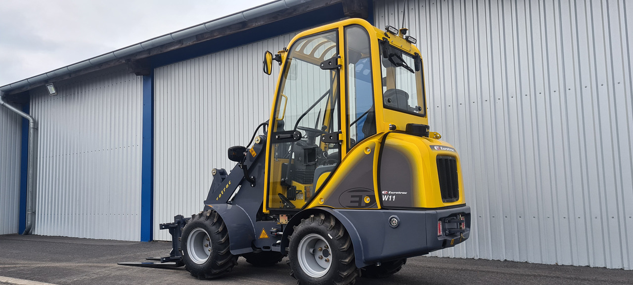 Eurotrac W11 Radlader Hoflader - Derékcsuklós rakodó: 2 kép. Eurotrac W11 Radlader Hoflader - Derékcsuklós rakodó: 2 kép.