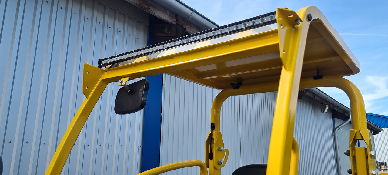 Eurotrac W11 Radlader Hoflader - Derékcsuklós rakodó: 5 kép. Eurotrac W11 Radlader Hoflader - Derékcsuklós rakodó: 5 kép.