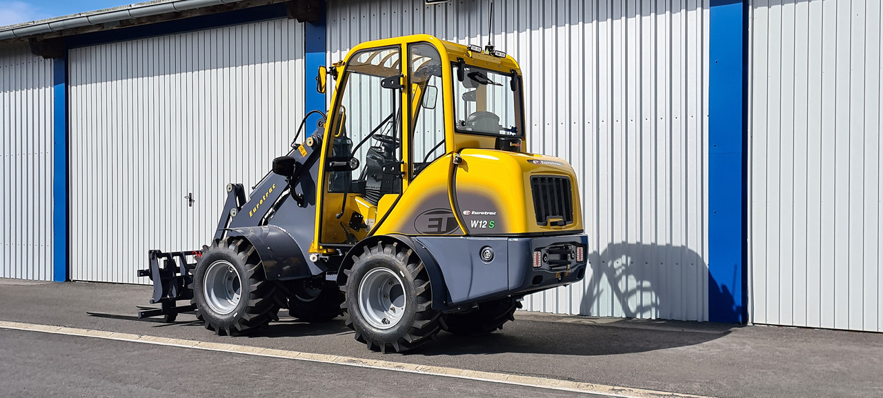 Eurotrac W12 Radlader Hoflader - Derékcsuklós rakodó: 2 kép. Eurotrac W12 Radlader Hoflader - Derékcsuklós rakodó: 2 kép.