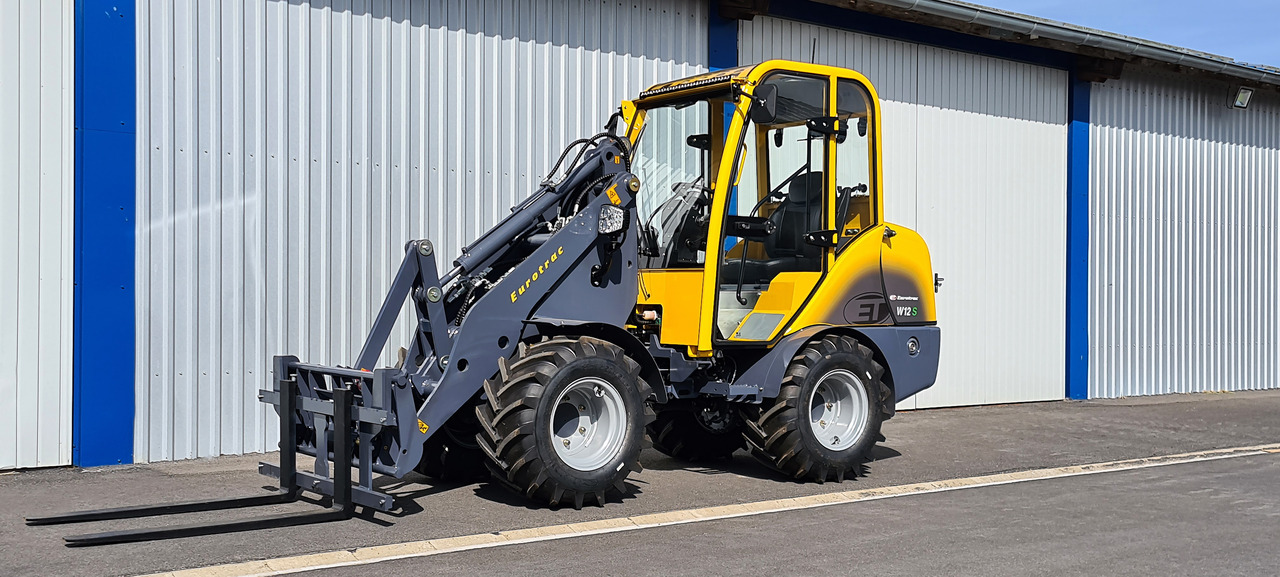 Eurotrac W12 Radlader Hoflader - Derékcsuklós rakodó: 1 kép. Eurotrac W12 Radlader Hoflader - Derékcsuklós rakodó: 1 kép.