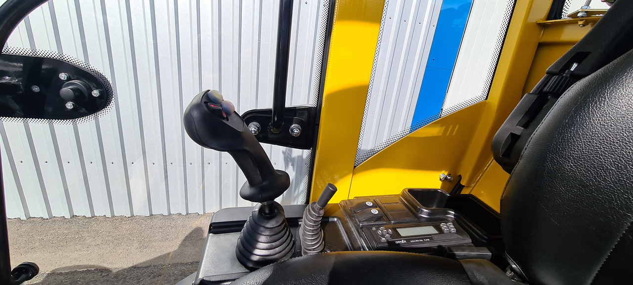 Eurotrac W12 Radlader Hoflader - Derékcsuklós rakodó: 5 kép. Eurotrac W12 Radlader Hoflader - Derékcsuklós rakodó: 5 kép.