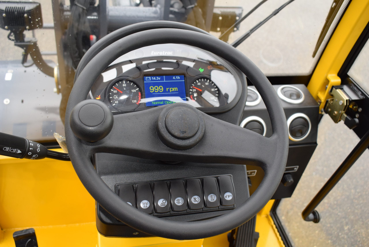 Eurotrac W13 Radlader Hoflader - Derékcsuklós rakodó: 4 kép. Eurotrac W13 Radlader Hoflader - Derékcsuklós rakodó: 4 kép.