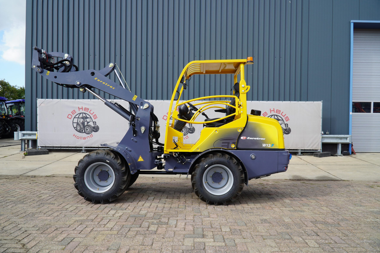 Eurotrac W13 Radlader Hoflader - Derékcsuklós rakodó: 2 kép. Eurotrac W13 Radlader Hoflader - Derékcsuklós rakodó: 2 kép.