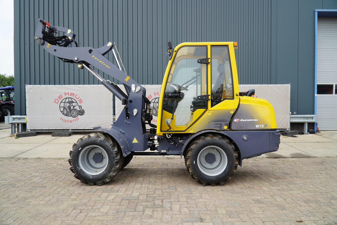 Eurotrac W13 Radlader Hoflader - Derékcsuklós rakodó: 2 kép. Eurotrac W13 Radlader Hoflader - Derékcsuklós rakodó: 2 kép.