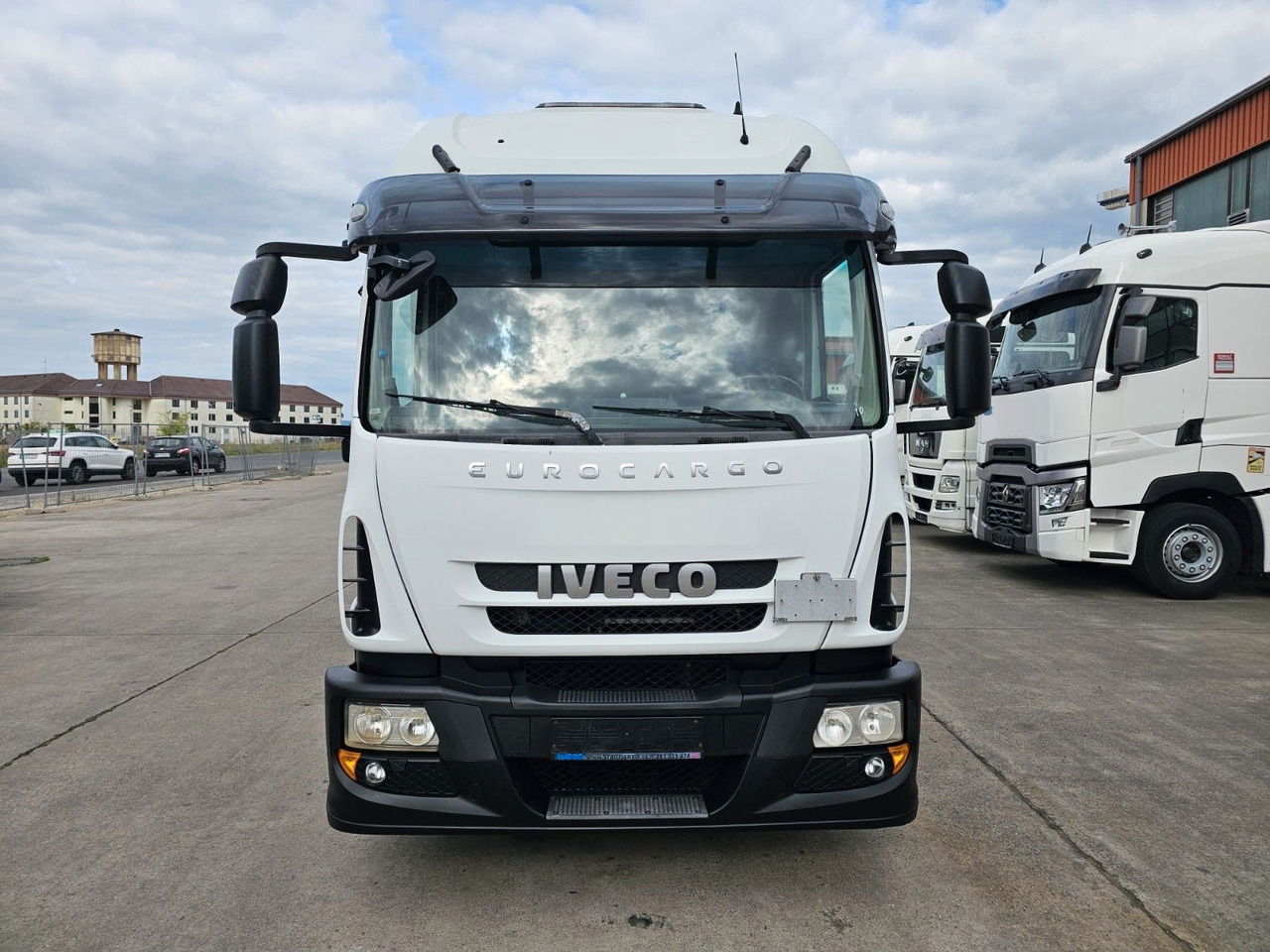 Iveco EURO-CARGO 120E25 * SCHLAFKABINE * BÄR 1,5 T * - Dobozos felépítményű teherautó: 2 kép. Iveco EURO-CARGO 120E25 * SCHLAFKABINE * BÄR 1,5 T * - Dobozos felépítményű teherautó: 2 kép.
