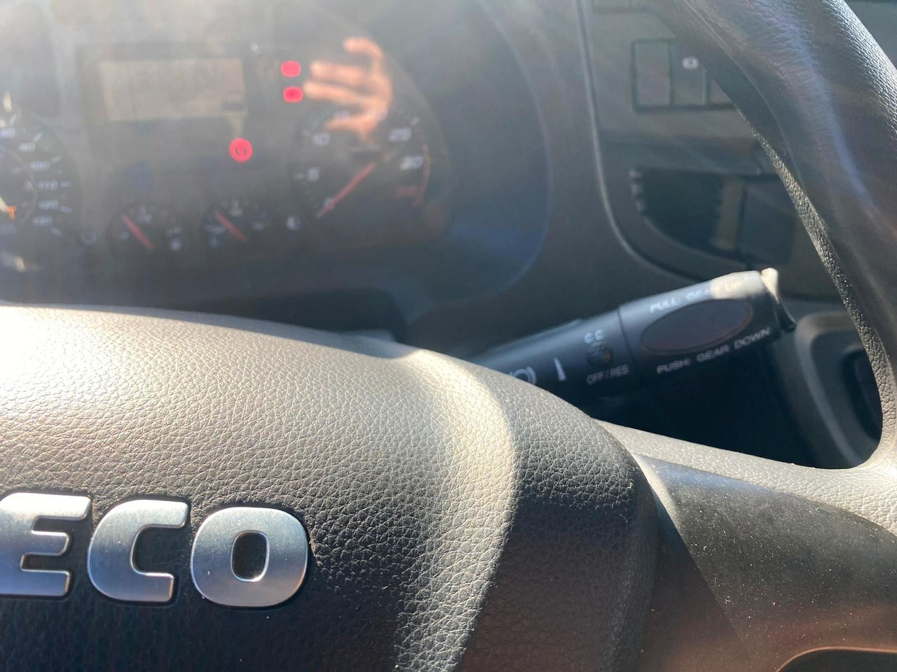 Iveco EUROCARGO 120E250 * MOTORSCHADEN * SCHLAFKABINE - Dobozos felépítményű teherautó: 5 kép. Iveco EUROCARGO 120E250 * MOTORSCHADEN * SCHLAFKABINE - Dobozos felépítményű teherautó: 5 kép.