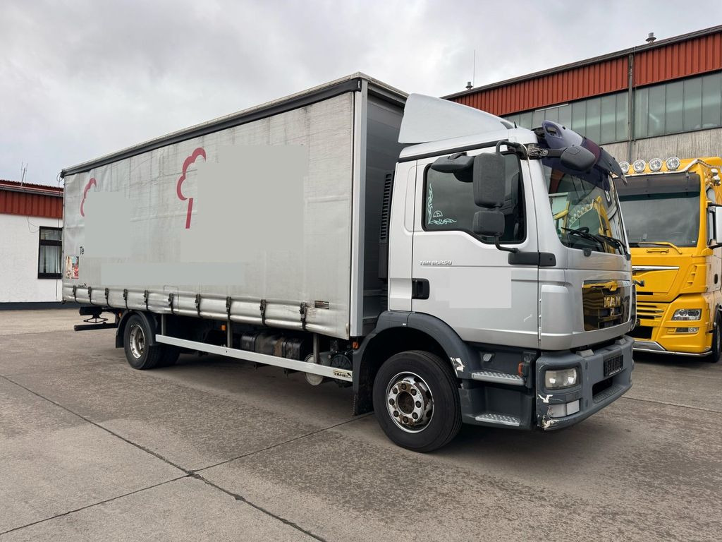 MAN 12.250 * MOTORBREMSE * KLIMA * GELASTET 14.000KG - Rönkszállító teherautó: 1 kép. MAN 12.250 * MOTORBREMSE * KLIMA * GELASTET 14.000KG - Rönkszállító teherautó: 1 kép.