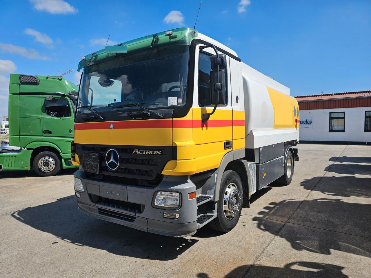 Mercedes-Benz ACTROS 1832 * OBER-& UNTER * 2 KAMMER * KLIMA * - Tartályos teherautó: 1 kép. Mercedes-Benz ACTROS 1832 * OBER-& UNTER * 2 KAMMER * KLIMA * - Tartályos teherautó: 1 kép.