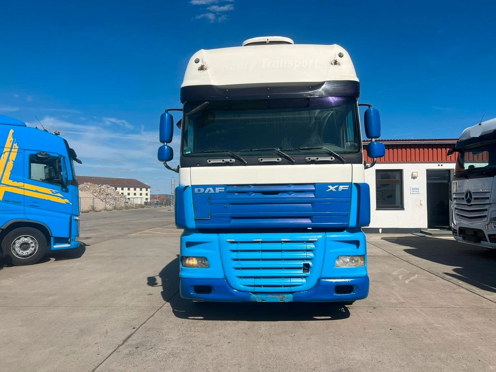 DAF XF 105.460 * VERST.SATTELKUPP * ANALOGTACHO * - Nyergesvontató: 2 kép. DAF XF 105.460 * VERST.SATTELKUPP * ANALOGTACHO * - Nyergesvontató: 2 kép.