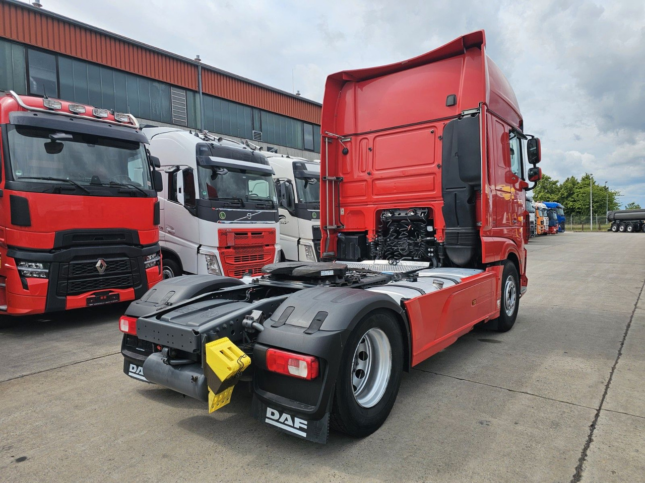 DAF XF 450 FT * STANDKLIMA &-HEIZUNG * ACC * 2X TANK - Nyergesvontató: 5 kép. DAF XF 450 FT * STANDKLIMA &-HEIZUNG * ACC * 2X TANK - Nyergesvontató: 5 kép.