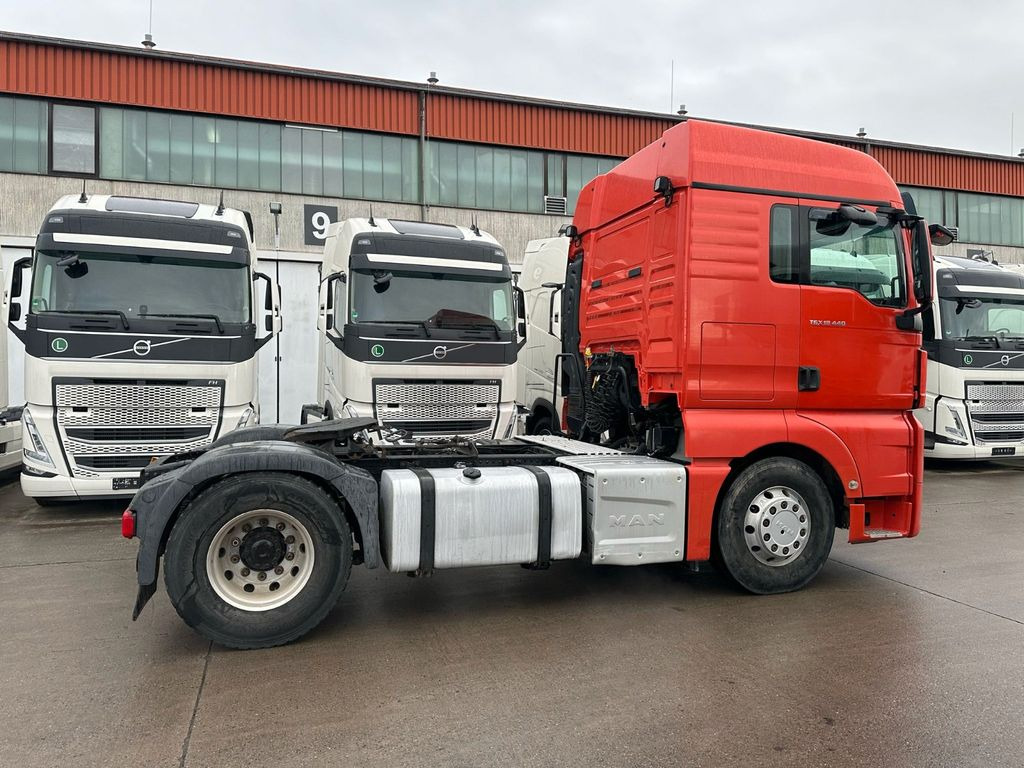 MAN TGX 18.440 * RETARDER*STANDKLIMA*ALCOA*KIPPHYDRA - Nyergesvontató: 5 kép. MAN TGX 18.440 * RETARDER*STANDKLIMA*ALCOA*KIPPHYDRA - Nyergesvontató: 5 kép.