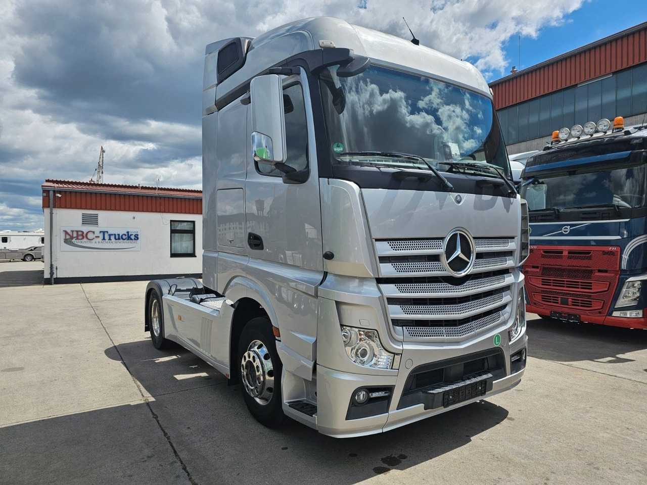 Mercedes-Benz ACTROS 1851 * 2X VORHANDEN * ACC * STANDH. *EUR5 - Nyergesvontató: 3 kép. Mercedes-Benz ACTROS 1851 * 2X VORHANDEN * ACC * STANDH. *EUR5 - Nyergesvontató: 3 kép.