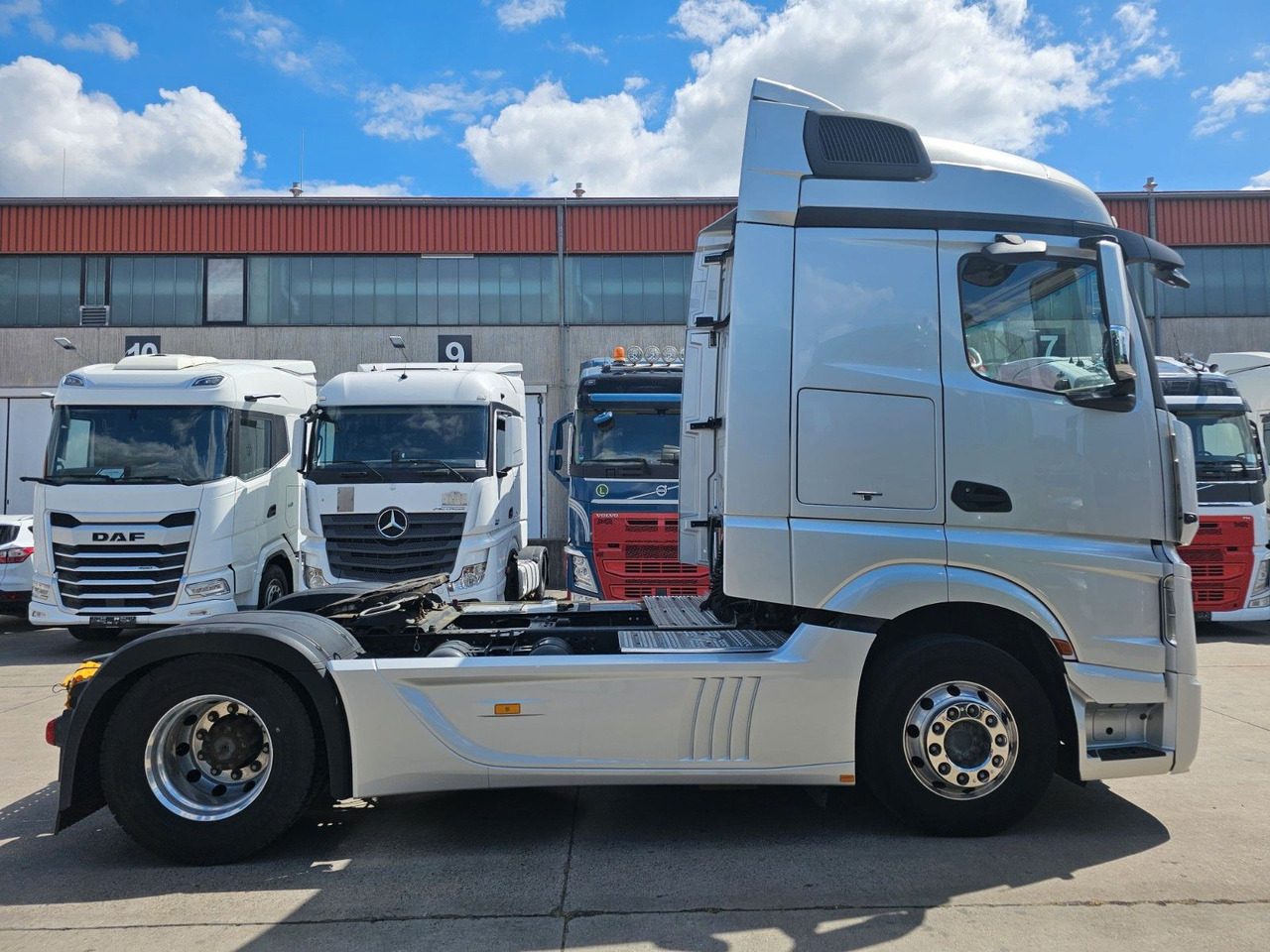 Mercedes-Benz ACTROS 1851 * 2X VORHANDEN * ACC * STANDH. *EUR5 - Nyergesvontató: 4 kép. Mercedes-Benz ACTROS 1851 * 2X VORHANDEN * ACC * STANDH. *EUR5 - Nyergesvontató: 4 kép.