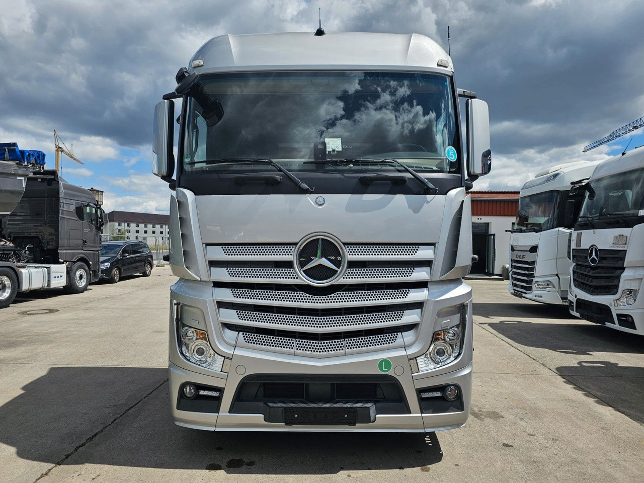 Mercedes-Benz ACTROS 1851 * 2X VORHANDEN * ACC * STANDH. *EUR5 - Nyergesvontató: 2 kép. Mercedes-Benz ACTROS 1851 * 2X VORHANDEN * ACC * STANDH. *EUR5 - Nyergesvontató: 2 kép.