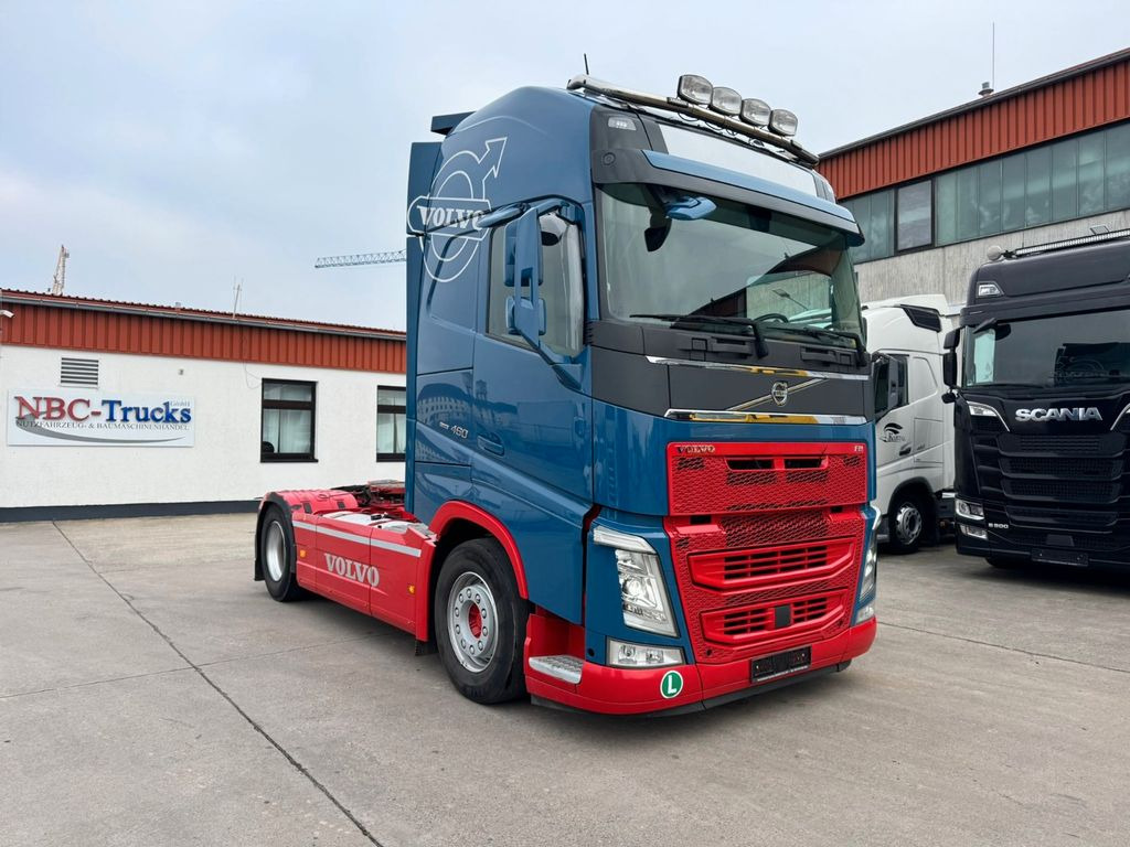 Volvo FH 460*GLOBETROTTER *STANDKLIMA*AUTOTRANSPORTER* - Nyergesvontató: 1 kép. Volvo FH 460*GLOBETROTTER *STANDKLIMA*AUTOTRANSPORTER* - Nyergesvontató: 1 kép.