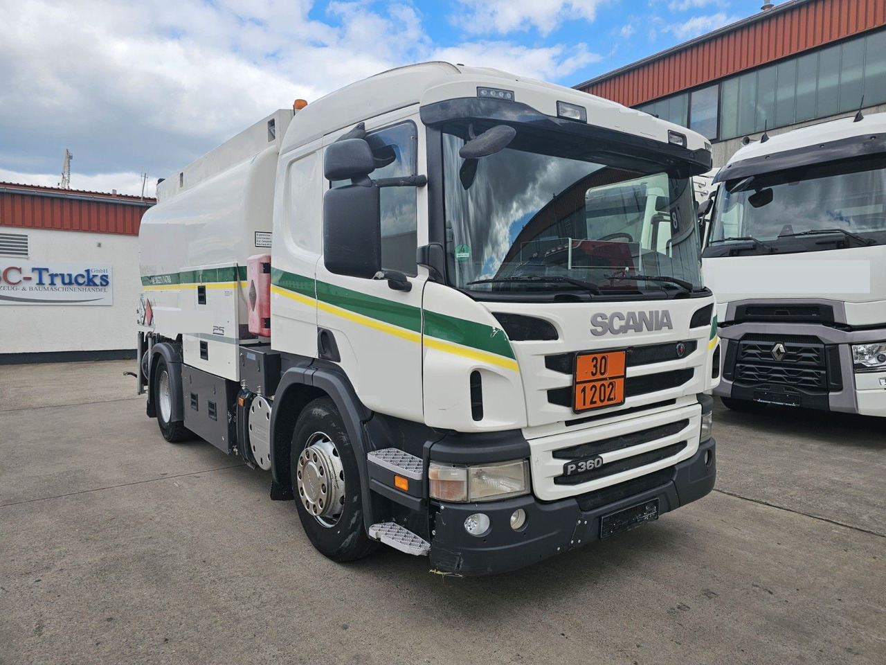 Scania P 360 * OBER/-UNTER * 3 KAMMER * BENZIN * - Tartályos teherautó: 3 kép. Scania P 360 * OBER/-UNTER * 3 KAMMER * BENZIN * - Tartályos teherautó: 3 kép.