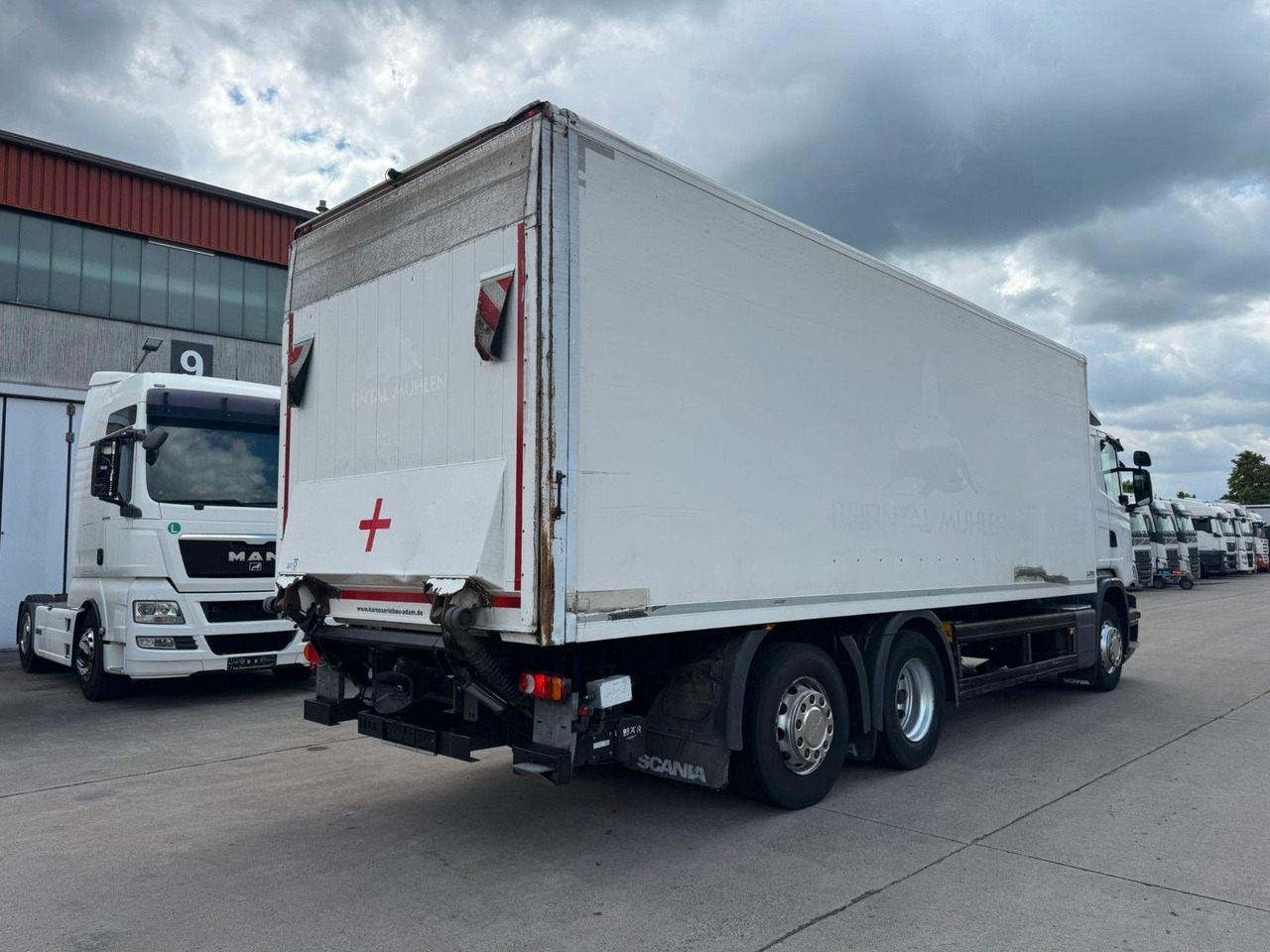 Scania P 380 * KOFFER * LBW 3 TON * LENK / LIFTACHSE * - Dobozos felépítményű teherautó: 5 kép. Scania P 380 * KOFFER * LBW 3 TON * LENK / LIFTACHSE * - Dobozos felépítményű teherautó: 5 kép.