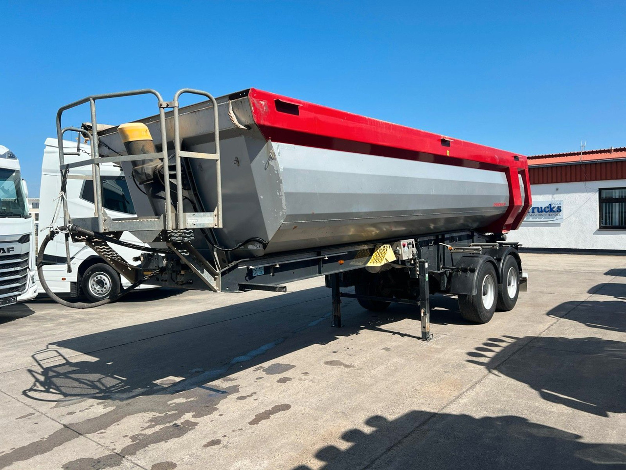 Schwarzmüller SM * KIPPER * 24 KUBIK * BPW * STAHLMULDE * - Félpótkocsi billenőplatós: 1 kép. Schwarzmüller SM * KIPPER * 24 KUBIK * BPW * STAHLMULDE * - Félpótkocsi billenőplatós: 1 kép.