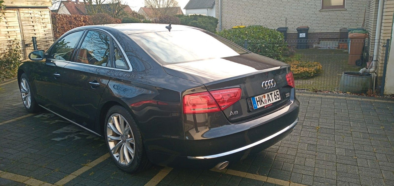 Audi A8 4.2 TDI tiptronic quattro - Szedán: 3 kép. Audi A8 4.2 TDI tiptronic quattro - Szedán: 3 kép.