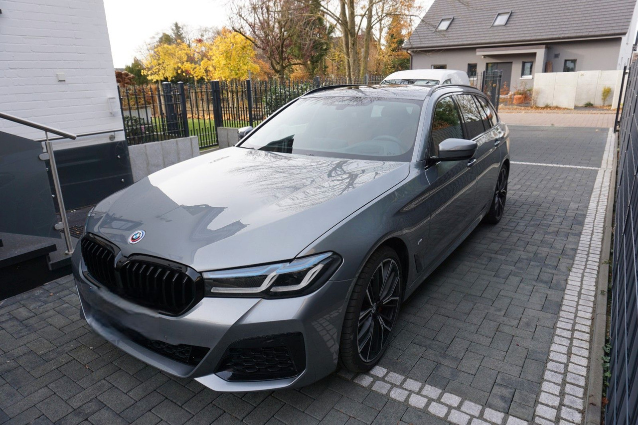 BMW 530 xDrive Touríng - Kombi: 1 kép. BMW 530 xDrive Touríng - Kombi: 1 kép.