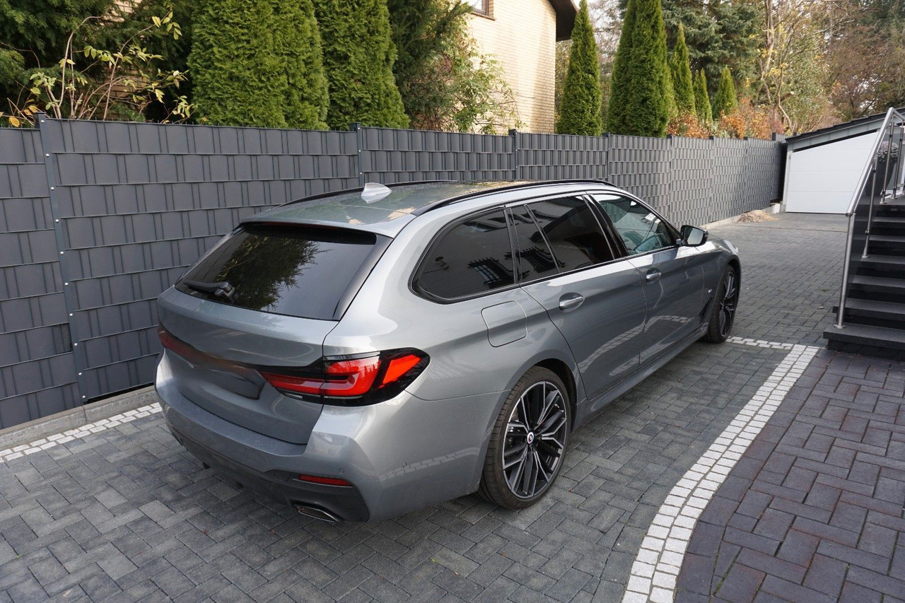 BMW 530 xDrive Touríng - Kombi: 2 kép. BMW 530 xDrive Touríng - Kombi: 2 kép.