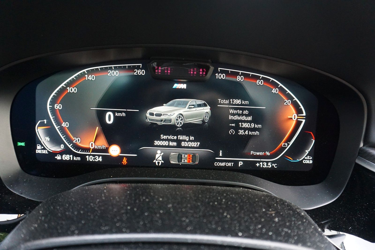 BMW 530 xDrive Touríng - Kombi: 3 kép. BMW 530 xDrive Touríng - Kombi: 3 kép.