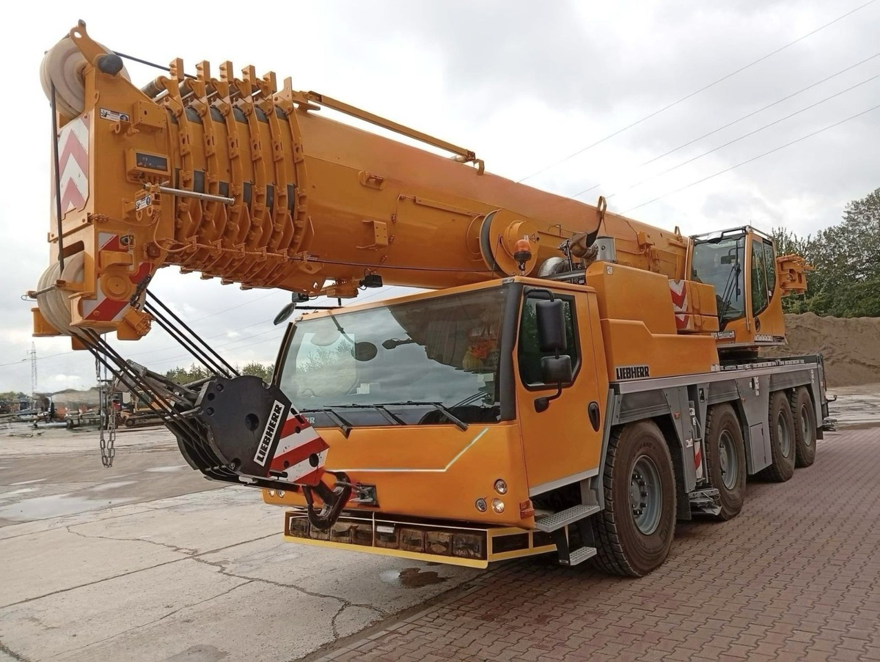 Liebherr LTM 1120-4.1 - Toronydaru: 2 kép. Liebherr LTM 1120-4.1 - Toronydaru: 2 kép.