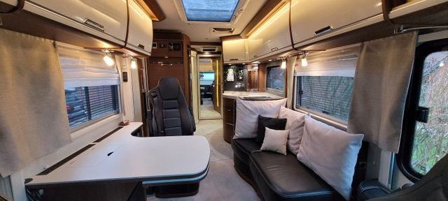 Niesmann + Bischoff Flair 880 BE - Integrált lakóautó: 3 kép. Niesmann + Bischoff Flair 880 BE - Integrált lakóautó: 3 kép.