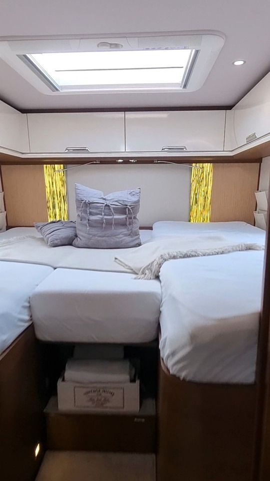 Niesmann + Bischoff Flair 880 BE - Integrált lakóautó: 4 kép. Niesmann + Bischoff Flair 880 BE - Integrált lakóautó: 4 kép.