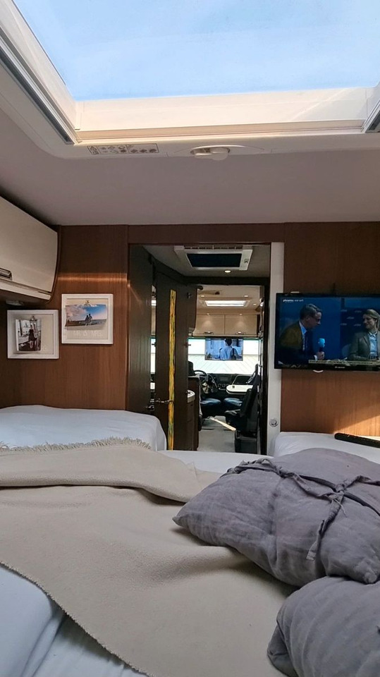 Niesmann + Bischoff Flair 880 BE - Integrált lakóautó: 5 kép. Niesmann + Bischoff Flair 880 BE - Integrált lakóautó: 5 kép.