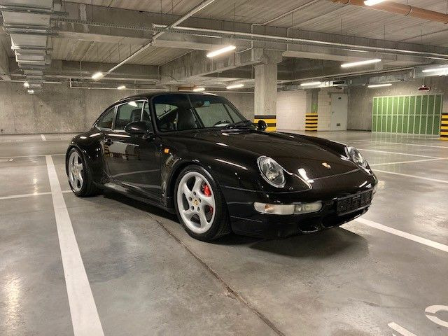 Porsche 993 4S - Kupé: 2 kép. Porsche 993 4S - Kupé: 2 kép.