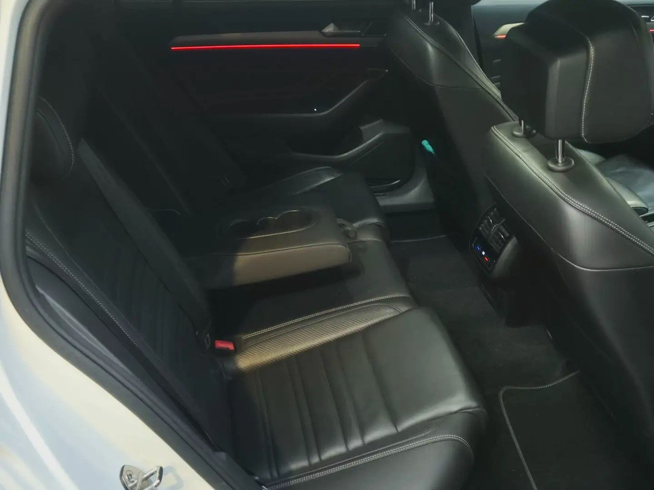 Kombi Volkswagen Passat 4-motion R line 9x20 Zoll: 9 kép.