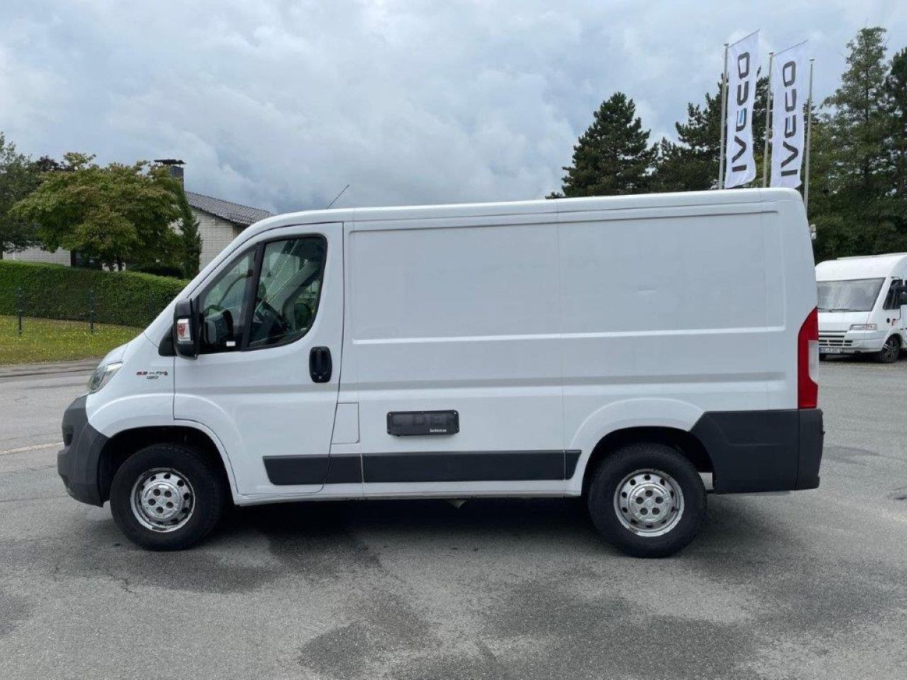 Fiat Ducato 30 130 M-Jet L1H1 Euro6 Klima AHK ZV - Kis furgon: 5 kép. Fiat Ducato 30 130 M-Jet L1H1 Euro6 Klima AHK ZV - Kis furgon: 5 kép.
