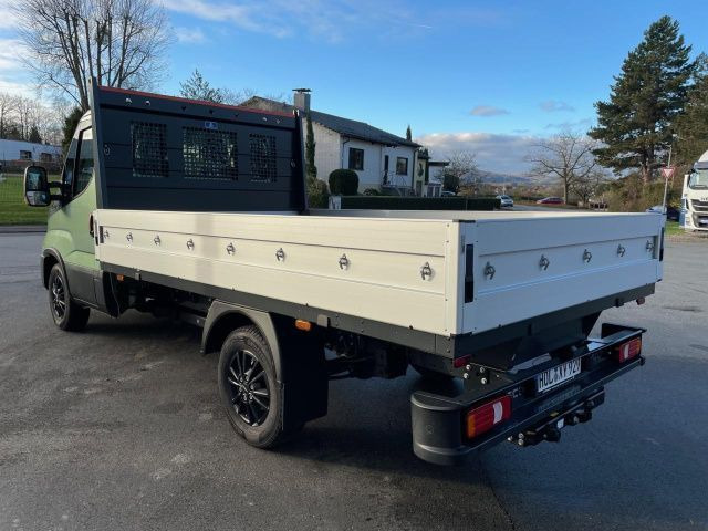 Iveco Daily 35S14A8 Euro6 Klima AHK Navi ZV - Platós kisteherautó: 5 kép. Iveco Daily 35S14A8 Euro6 Klima AHK Navi ZV - Platós kisteherautó: 5 kép.