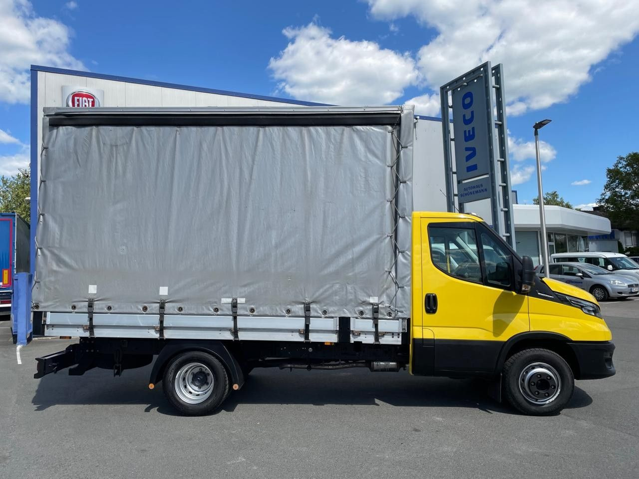 Iveco Daily 70C21HA8/P (72C) Euro6 Klima AHK Navi ZV - Ponyvás kisteherautó: 3 kép. Iveco Daily 70C21HA8/P (72C) Euro6 Klima AHK Navi ZV - Ponyvás kisteherautó: 3 kép.