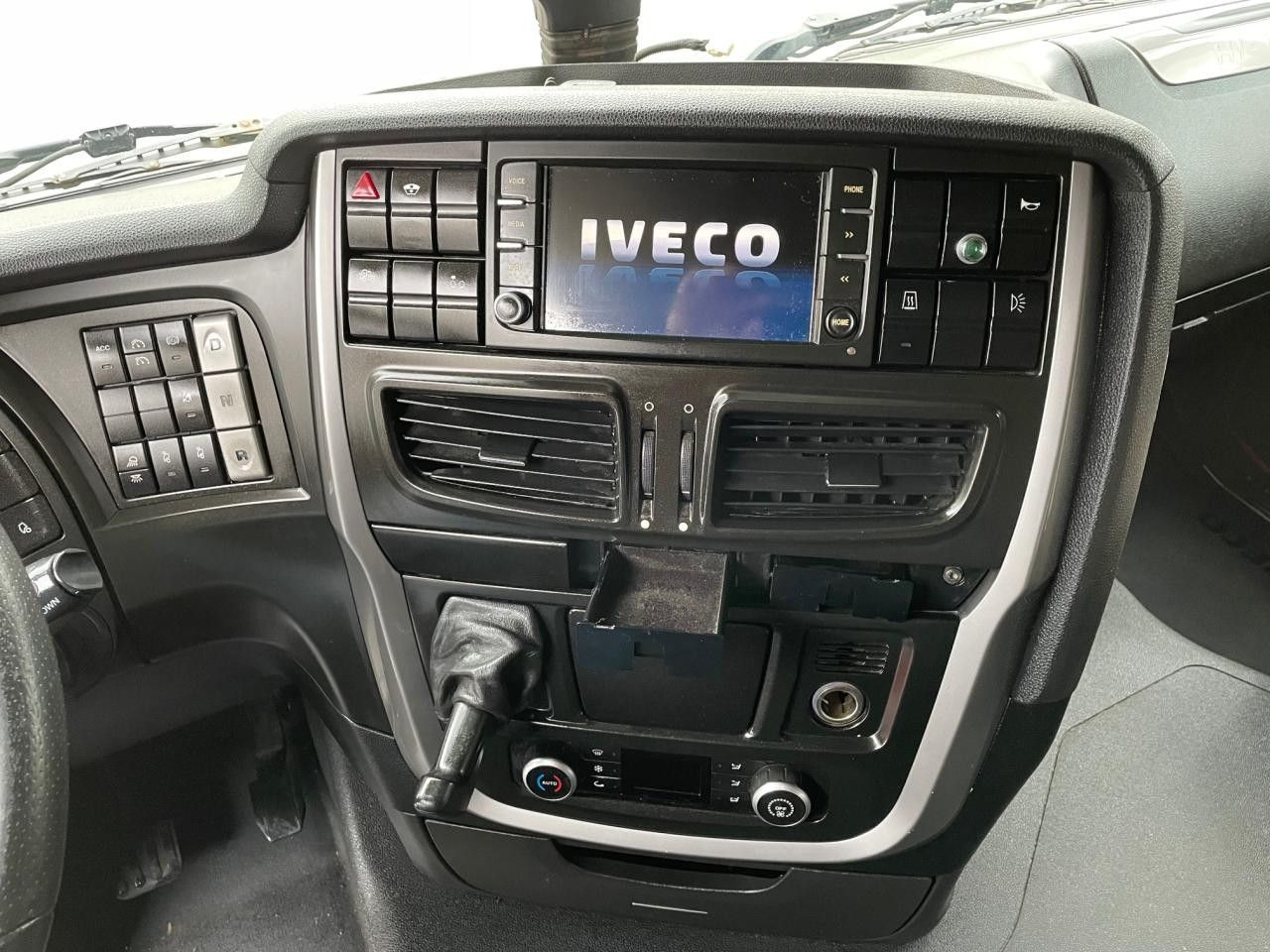 Ponyvás teherautó Iveco Stralis AS260S42Y/FP GV Euro6 Intarder Klima AHK Iveco Stralis AS260S42Y/FP GV Euro6 Intarder Klima AHK: 12 kép.