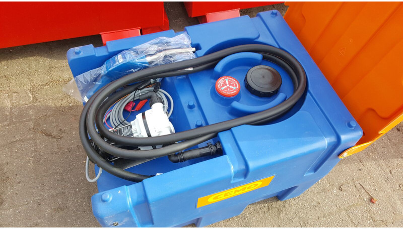 ADBLUE tank - Tartályos teherautó: 2 kép. ADBLUE tank - Tartályos teherautó: 2 kép.