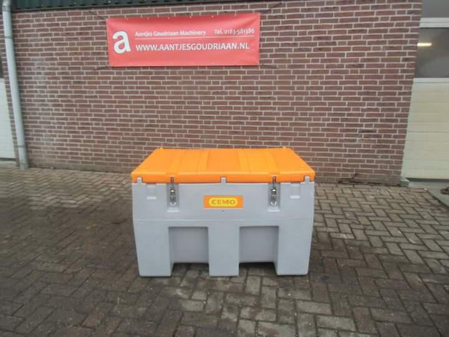 Brandstoftank kunststof - Tartályos teherautó: 3 kép. Brandstoftank kunststof - Tartályos teherautó: 3 kép.