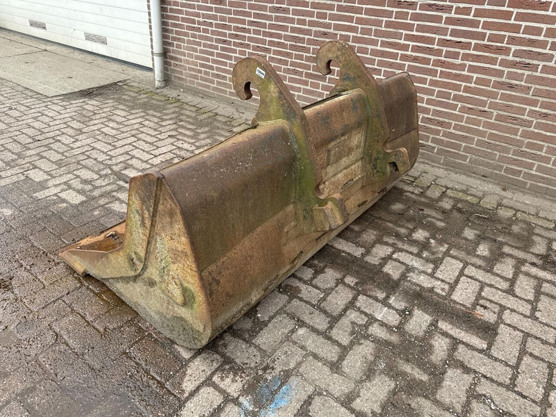 CW 30 - Kanál - Építőipari gépek: 2 kép. CW 30 - Kanál - Építőipari gépek: 2 kép.